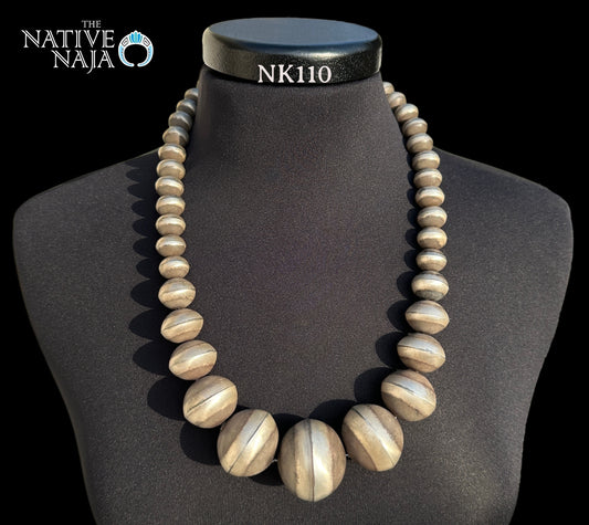 Outstanding Monica Smith Large Statement Handmade Navajo Pearl Necklace NK110