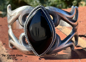 Navajo Chimney Butte Sandcast Sterling Silver & Black Onyx Cuff Bracelet BR102